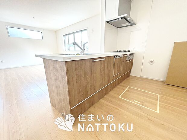 現地写真(キッチン)
収納たっぷりのシステムキッチン、浄水器付水栓を標準装備しています。