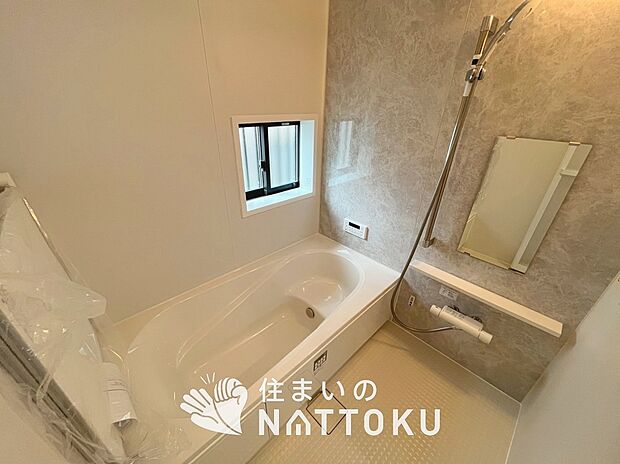 現地写真（浴室）
浴室暖房乾燥機付き。１坪タイプで広々です。