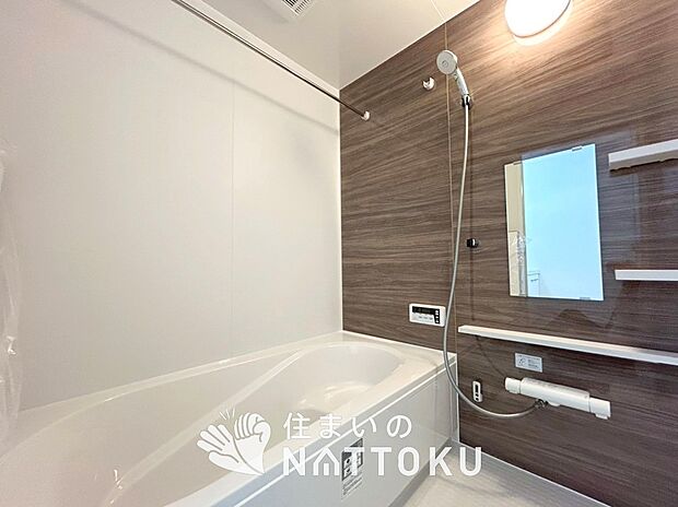 現地写真（浴室）
浴室暖房乾燥機付き。１坪タイプで広々です。