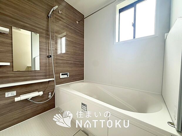 現地写真(浴室)
浴室暖房乾燥機付き。1坪タイプで広々です。