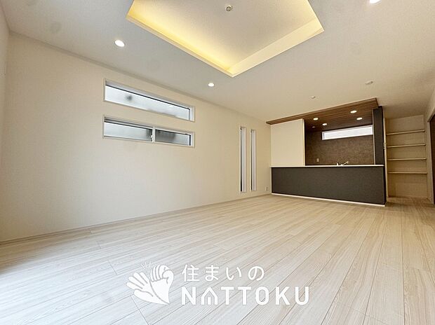 現地写真(リビング)
フローリング材には、木目、色調など木材特有の風合いがあり、ナチュラルな美しさになっています。