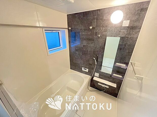 現地写真（浴室）
浴室暖房乾燥機付き。１坪タイプで広々です。