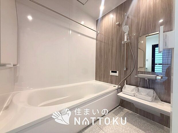 現地写真（キッチン）
収納たっぷりのシステムキッチン、浄水器付水栓を標準装備しています。
