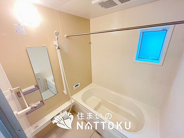 現地写真(浴室)
浴室暖房乾燥機付き。1坪タイプで広々です。