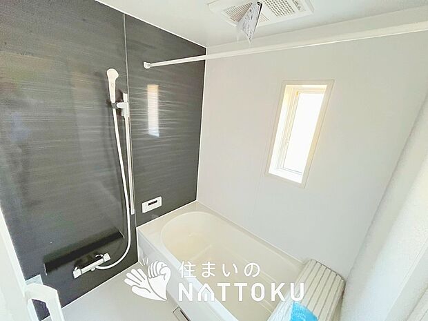 現地写真（浴室）
浴室暖房乾燥機付き。１坪タイプで広々です。
