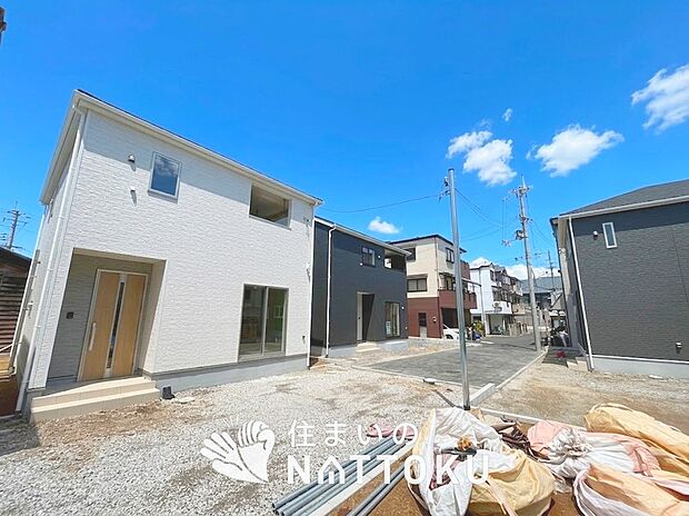 現地写真（街並み）
全３邸
駐車２台可能

