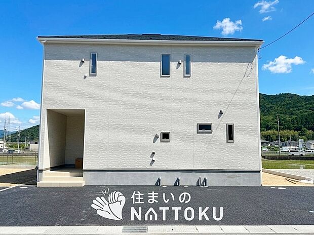 現地写真(街並み)
全2邸
駐車3台可能