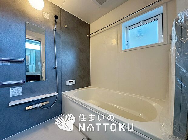 現地写真（浴室）
浴室暖房乾燥機付き。１坪タイプで広々です。
