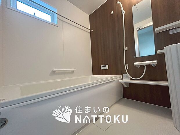 現地写真（浴室）
浴室暖房乾燥機付き。１坪タイプで広々です。
