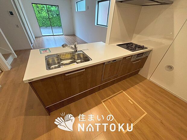 現地写真(キッチン)
収納たっぷりのシステムキッチン、浄水器付水栓を標準装備しています。