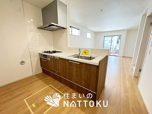 現地写真(キッチン)
収納たっぷりのシステムキッチン、浄水器付水栓を標準装備しています。