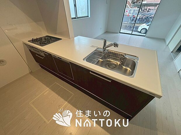 現地写真(キッチン)
収納たっぷりのシステムキッチン、浄水器付水栓を標準装備しています。