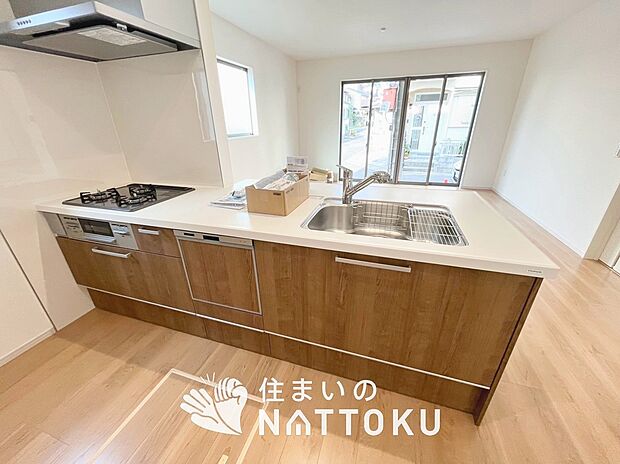 現地写真(キッチン)
収納たっぷりのシステムキッチン、浄水器付水栓を標準装備しています。