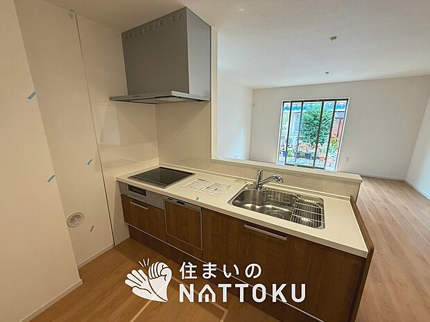 現地写真(キッチン)
収納たっぷりのシステムキッチン、浄水器付水栓を標準装備しています。