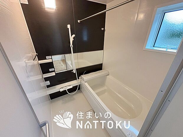 現地写真（浴室）
浴室暖房乾燥機付き。１坪タイプで広々です。
