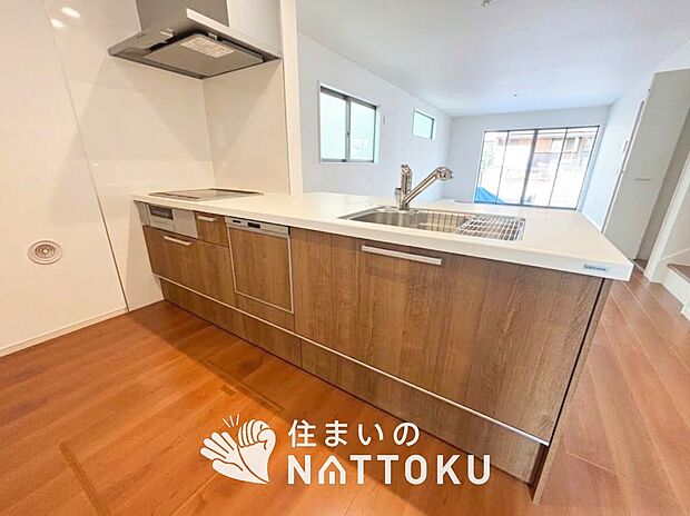 現地写真(キッチン)
収納たっぷりのシステムキッチン、浄水器付水栓を標準装備しています。