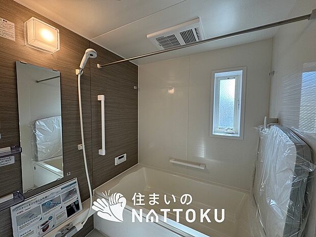 【現地写真(浴室)】浴室暖房乾燥機付き。1坪タイプで広々です。