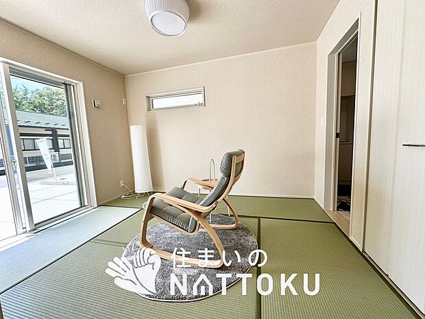 【現地写真（和室）】大壁仕様の新和室。くつろぎの空間です。