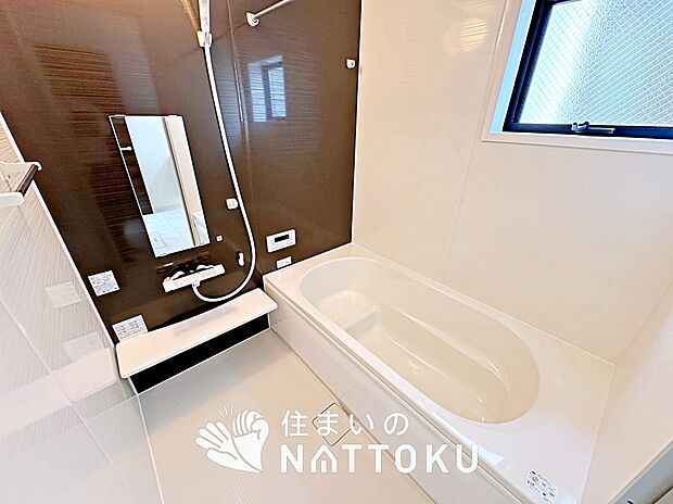 【現地写真（浴室）】浴室暖房乾燥機付き。１坪タイプで広々です。