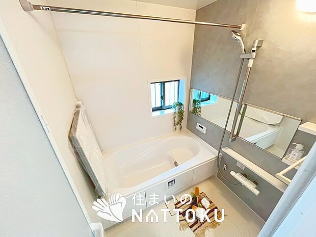 【現地写真(浴室)】浴室暖房乾燥機付き。1坪タイプで広々です。