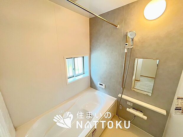 【現地写真（浴室）】浴室暖房乾燥機付き。１坪タイプで広々です。