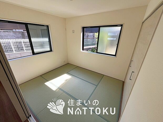 【現地写真（和室）】大壁仕様の新和室。くつろぎの空間です。