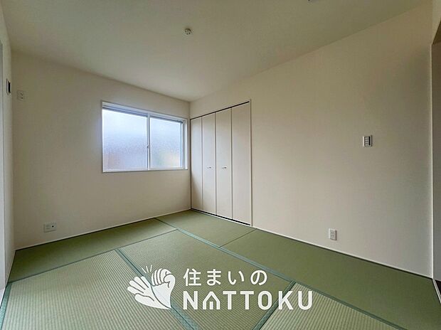 【現地写真（和室）】大壁仕様の新和室。くつろぎの空間です。