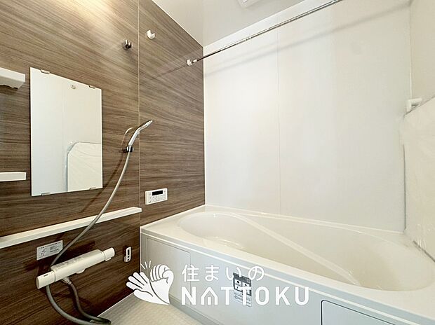 【現地写真（浴室）】浴室暖房乾燥機付き。１坪タイプで広々です。