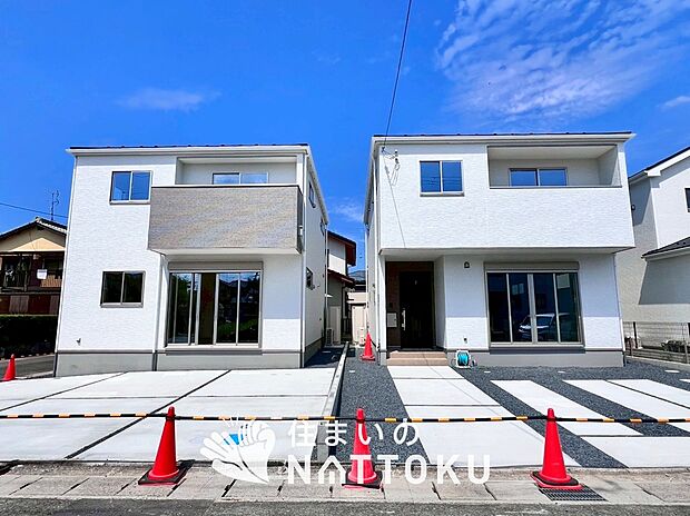 【現地写真（街並み）】雨で汚れを落とし、耐久性・耐候性に優れた外壁を使用しています。