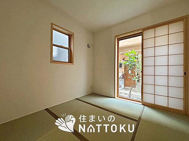 【現地写真（和室）】大壁仕様の新和室。くつろぎの空間です。