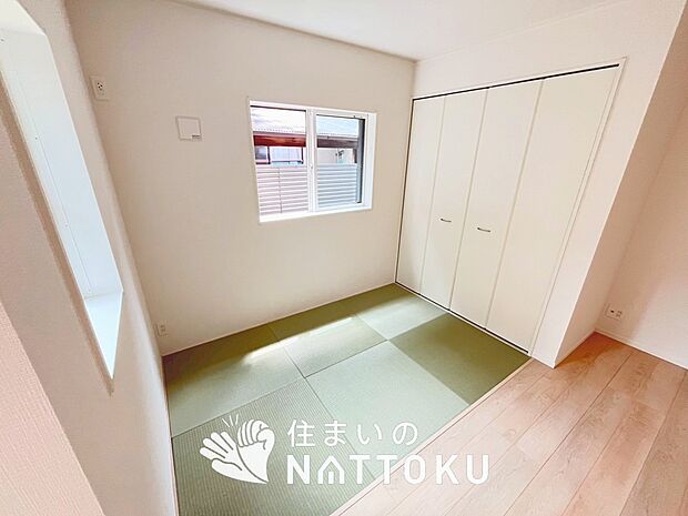 【現地写真（和室）】大壁仕様の新和室。くつろぎの空間です。