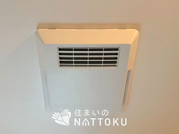 【電気式浴室暖房換気乾燥機】サイドブロー機能で、乾燥効率アップです。
サイドに吹き出しを搭載することにより浴室内を端まで循環する気流ができ、さらに省エネ性能がアップします。
