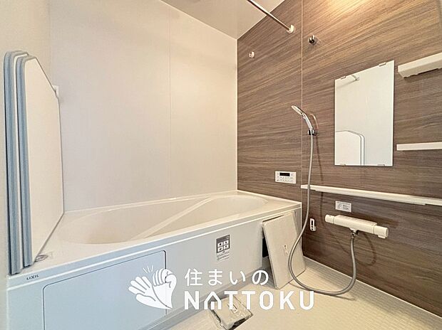 【現地写真(浴室)】浴室暖房乾燥機付き。1坪タイプで広々です。