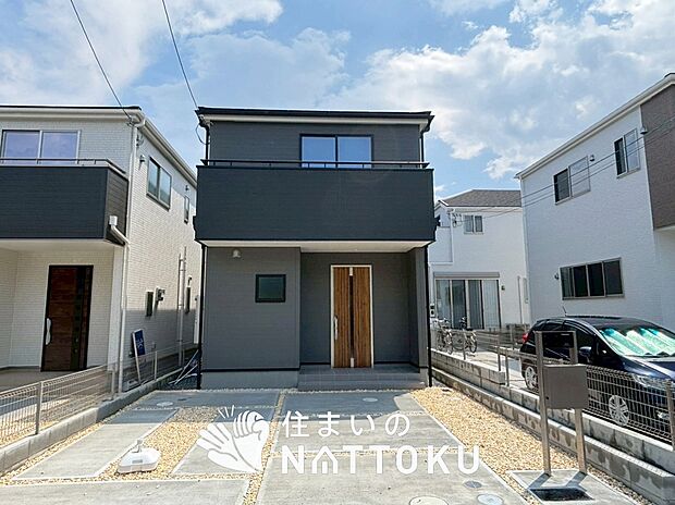 【現地写真（外観）【１号地】】雨で汚れを落とし、耐久性・耐候性に優れた外壁を使用しています。