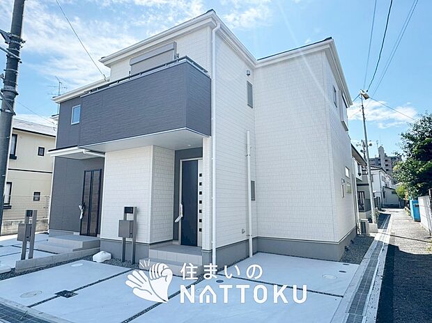 【現地写真(外観)【1号地】】雨で汚れを落とし、耐久性・耐候性に優れた外壁を使用しています。