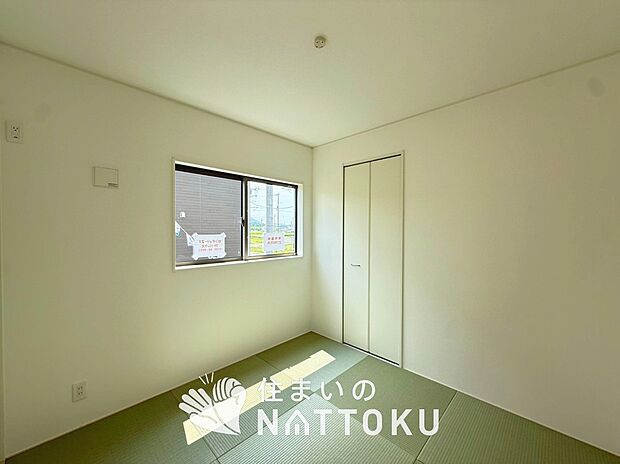 【現地写真（和室）】大壁仕様の新和室。くつろぎの空間です。