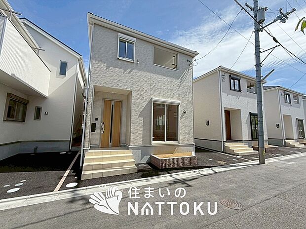 【現地写真（外観）【２号地】】雨で汚れを落とし、耐久性・耐候性に優れた外壁を使用しています。