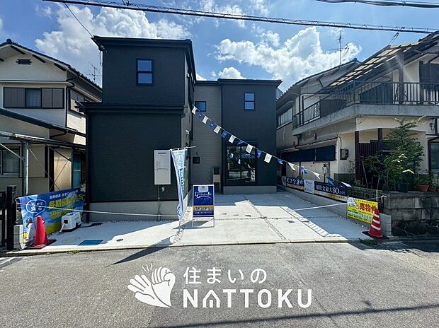 【現地写真（外観）】雨で汚れを落とし、耐久性・耐候性に優れた外壁を使用しています。