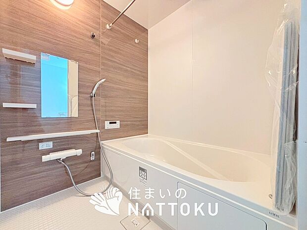 【現地写真（浴室）】浴室暖房乾燥機付き。１坪タイプで広々です。