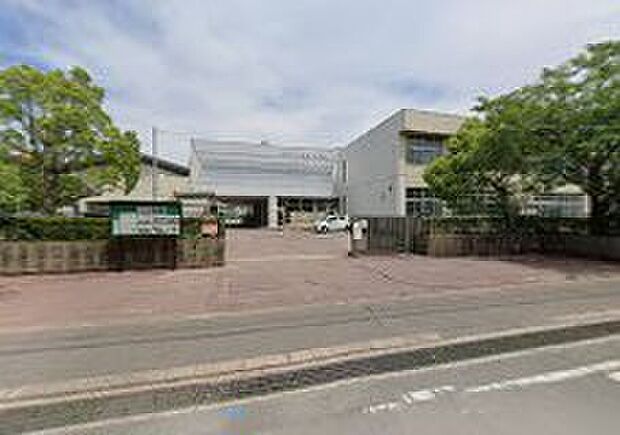 亀岡市立詳徳中学校（約1,800m）