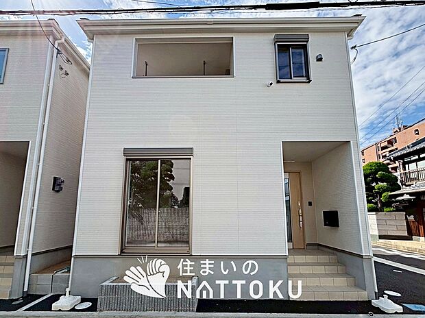 【現地写真(外観)【1号地】】雨で汚れを落とし、耐久性・耐候性に優れた外壁を使用しています。