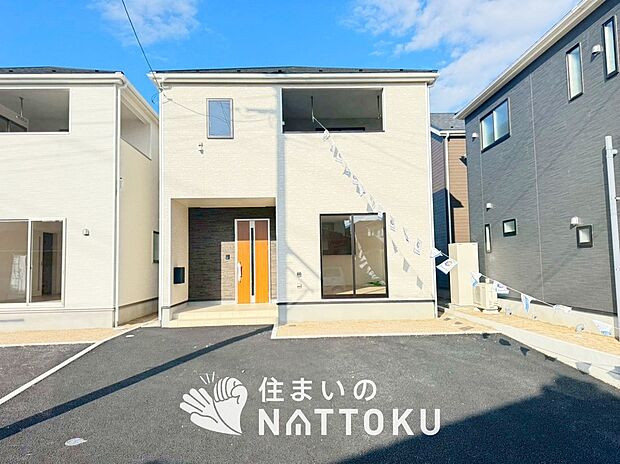 【現地写真(外観)【2号地】】雨で汚れを落とし、耐久性・耐候性に優れた外壁を使用しています。