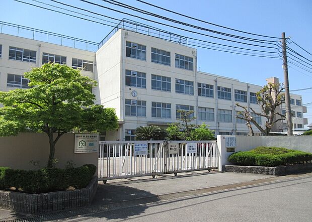 高槻市立五百住小学校（約827m）