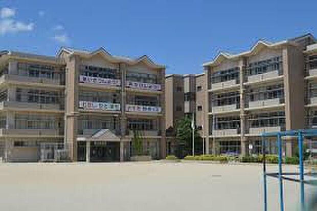 野洲市立野洲小学校（約1,200m）