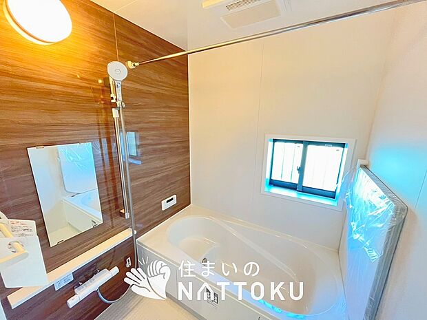 【現地写真（浴室）】浴室暖房乾燥機付き。１坪タイプで広々です。