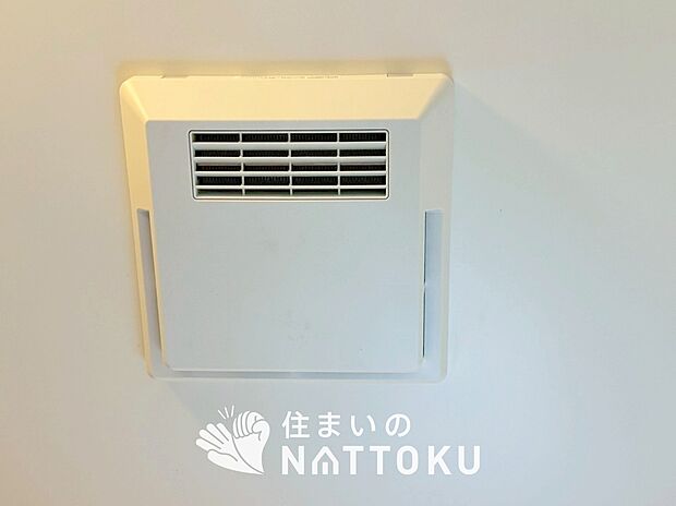 【浴室暖房換気乾燥機】サイドブロー機能で、乾燥効率アップです。
サイドに吹き出しを搭載することにより浴室内を端まで循環する気流ができ、さらに省エネ性能がアップします。
