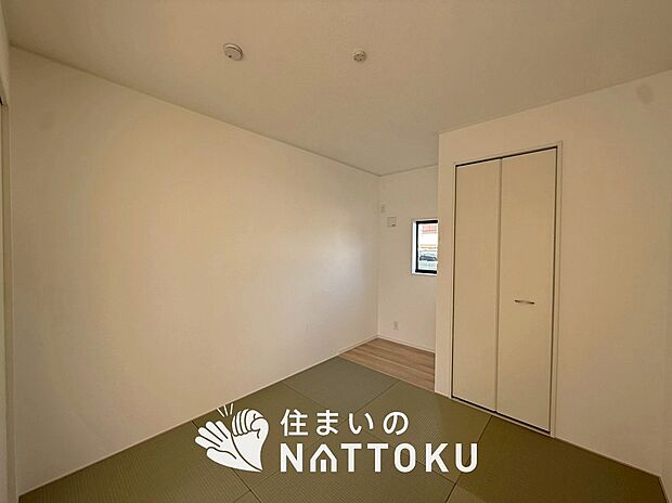 【現地写真（和室）】大壁仕様の新和室。くつろぎの空間です。