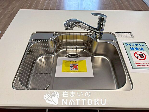 【TVモニター付インターホン】来訪者を画像と音声で確認できる、防犯性に優れた安心のシステム。
スッキリしたデザインで、誰でも簡単に操作できます。