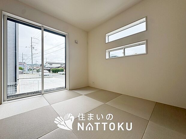 【現地写真（和室）】大壁仕様の新和室。くつろぎの空間です。