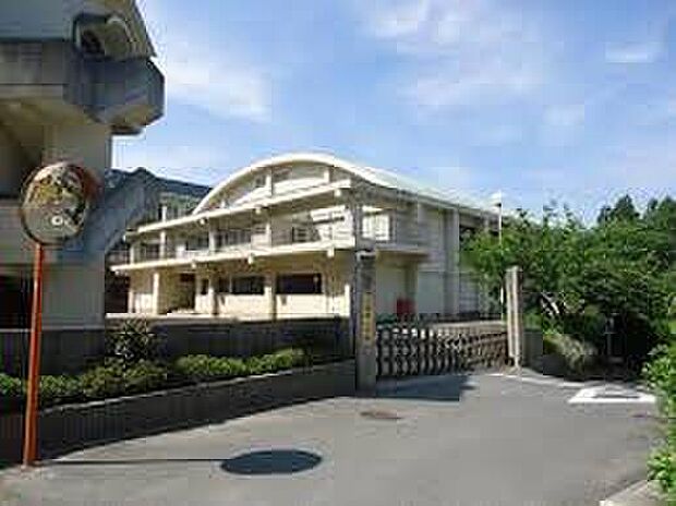 南丹市立園部小学校（約1,000m）